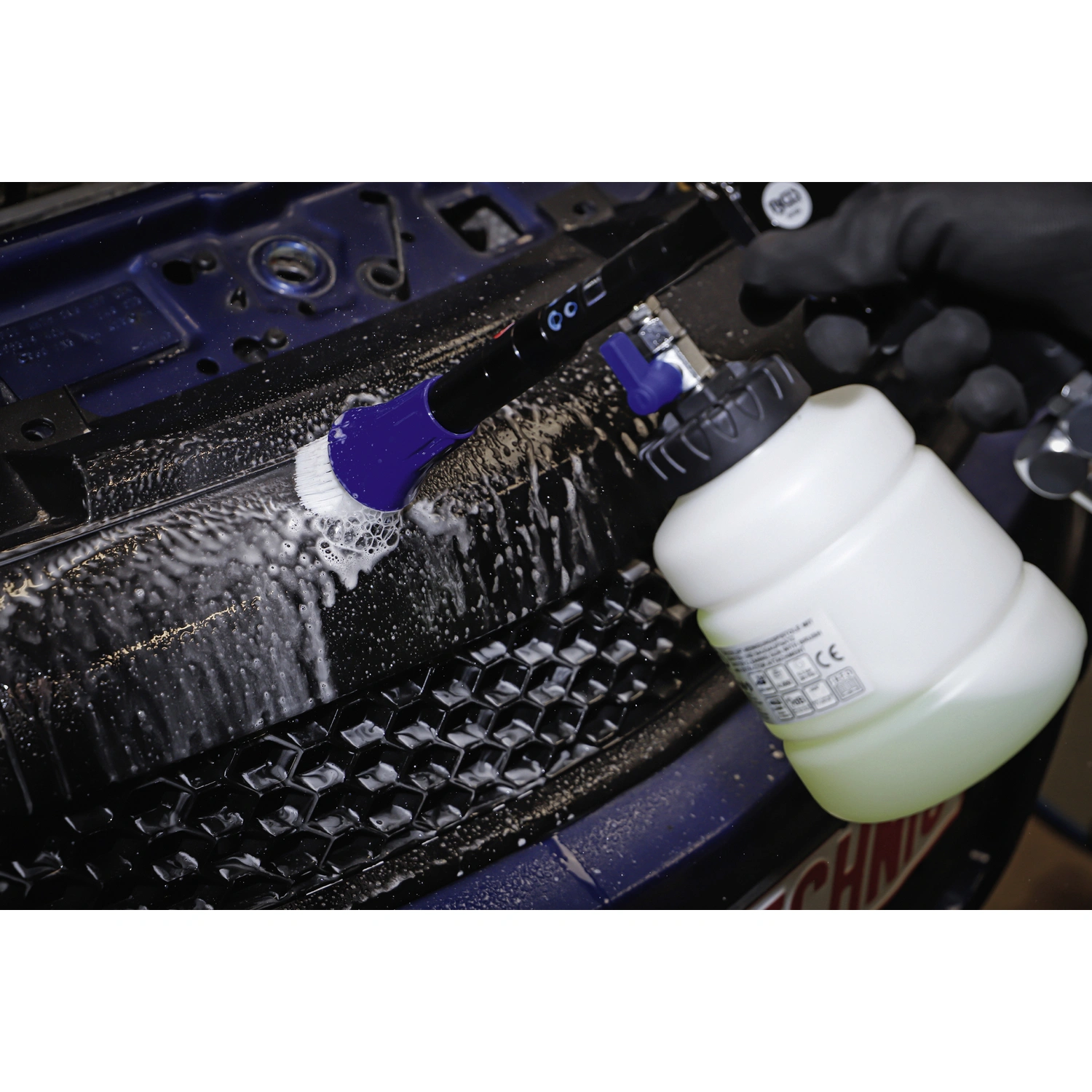 BGS Technic KFZ Spezialwerkzeuge, Druckluft-Reinigungspistole mit Bürsten-  und Saugaufsatz , 7-tlg. | Druckluftpistolen