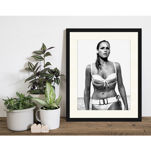 ANY IMAGE Digitaldruck »Ursula Andress, Bond Girl«, Rahmen: Buchenholz, Schwarz