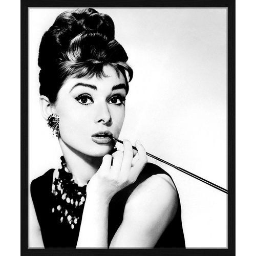 ANY IMAGE Digitaldruck »Audrey Hepburn raucht«, Rahmen: Buchenholz, Schwarz